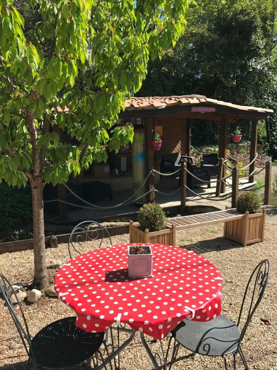 מלון מונטיניאק Le Moulin Du Bleufond מראה חיצוני תמונה