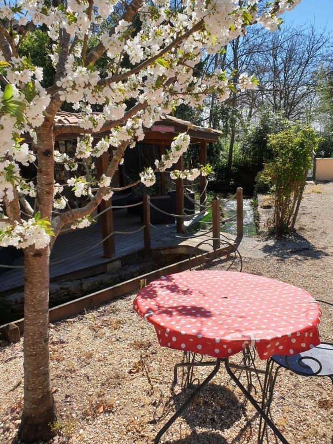מלון מונטיניאק Le Moulin Du Bleufond מראה חיצוני תמונה